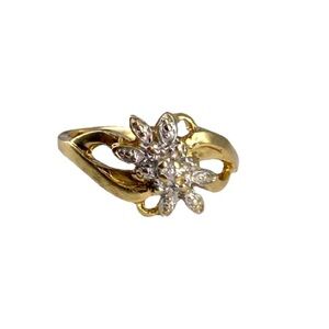 ESTATE PIECE: 10K Yellow Gold and Diamond Ring, size 6.25